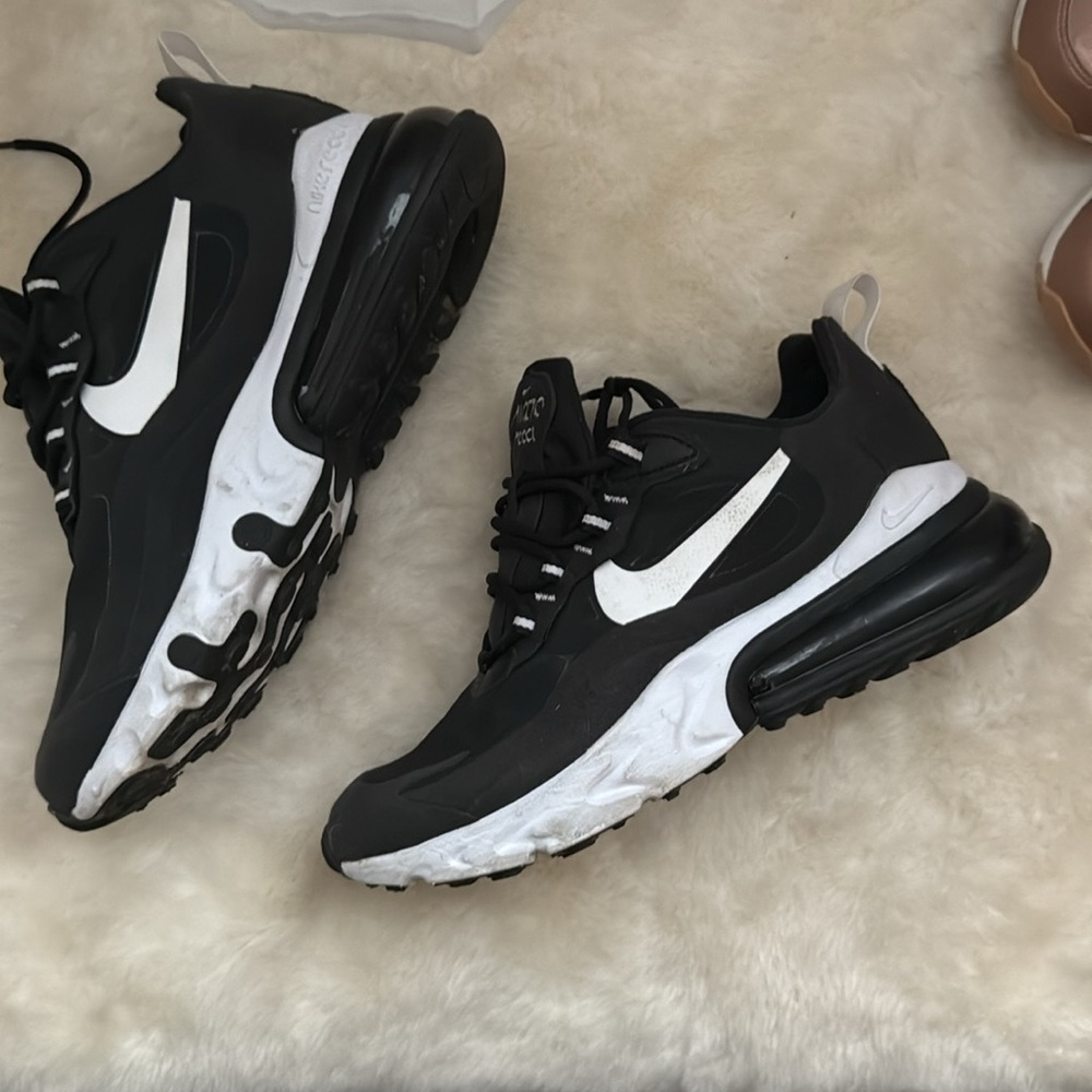Nike Wmns Air Max 270 React 'Black White' 8